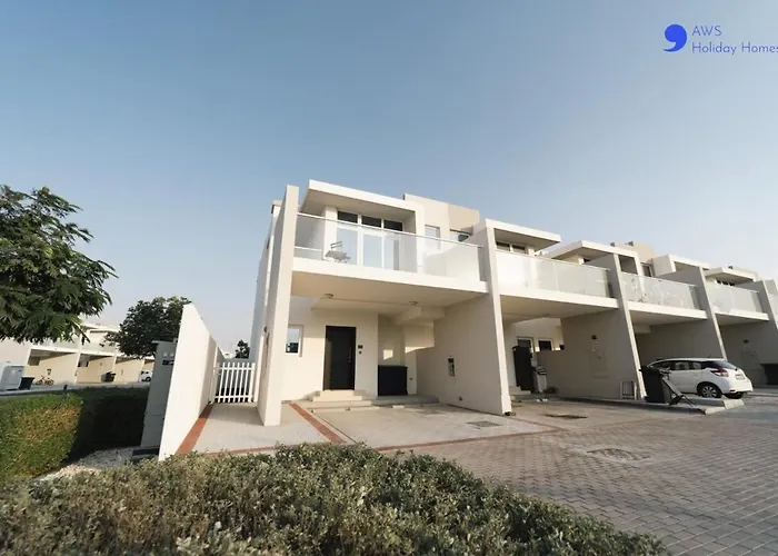 Aws Holiday Homes - Elegant Townhouse With Garden